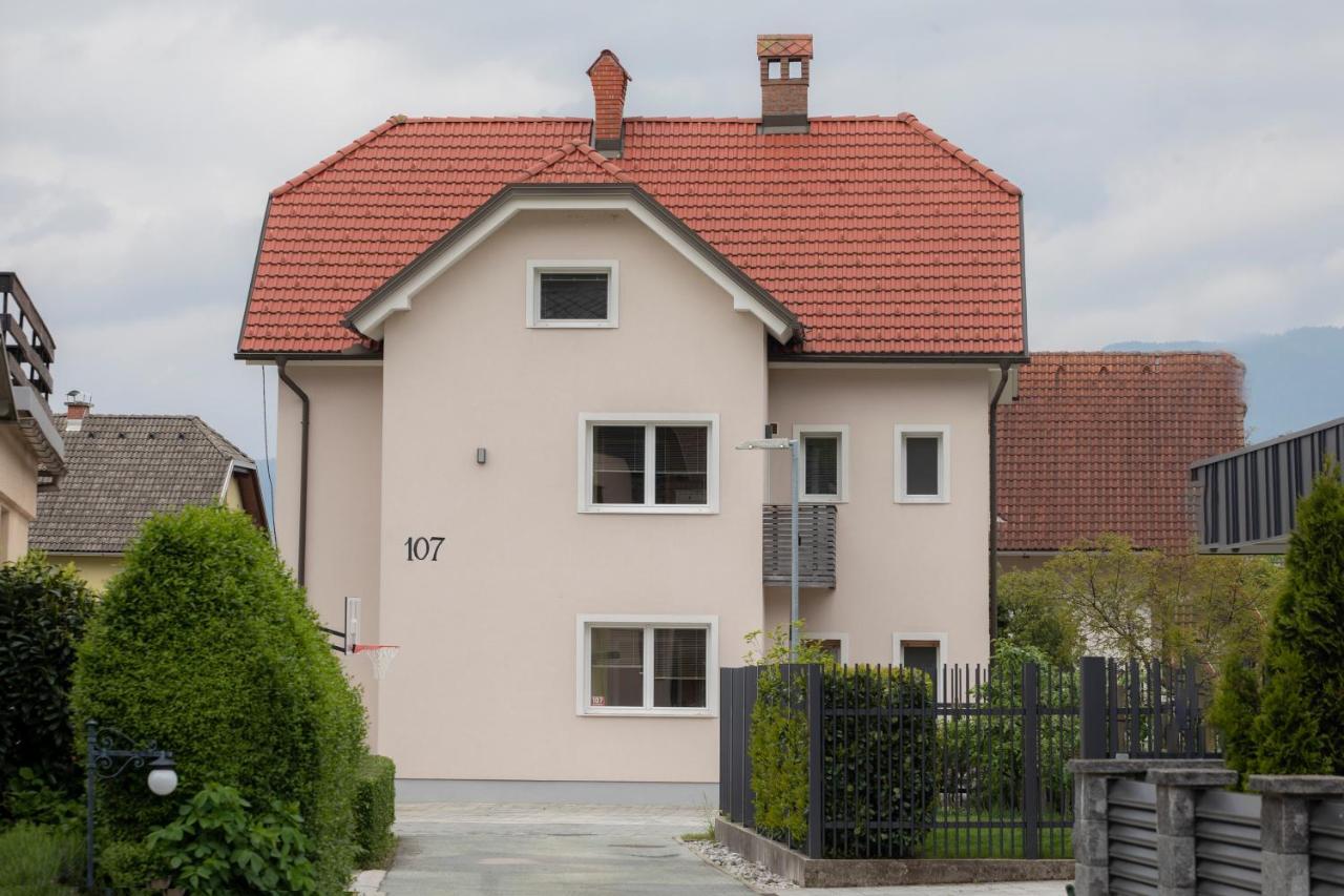 Apartment Rozalija Zirovnica Eksteriør bilde