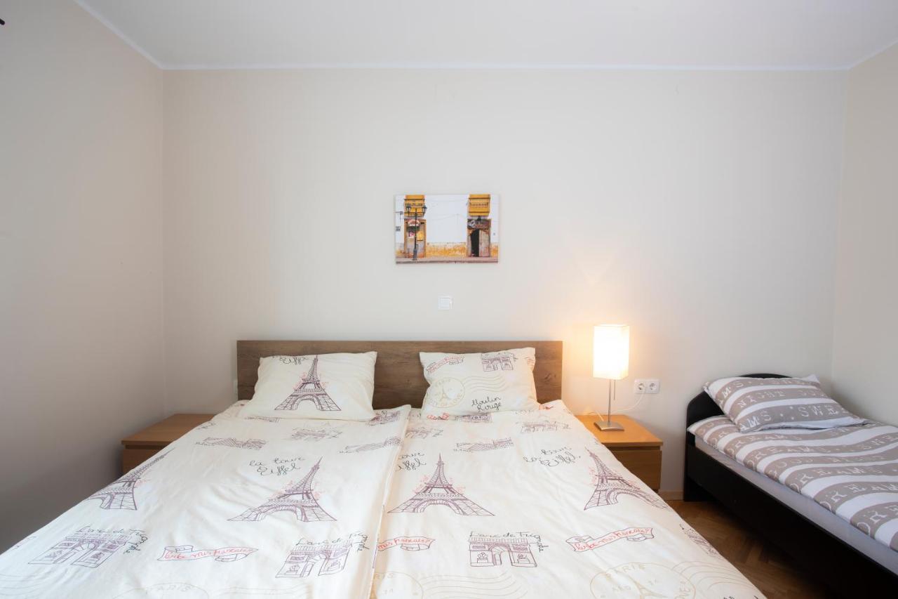 Apartment Rozalija Zirovnica Eksteriør bilde